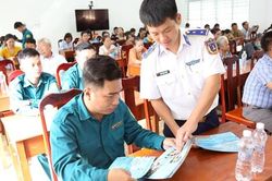 Bộ Tư lệnh Vùng Cảnh sát biển 3 tuyên truyền ngư dân về Luật Biển Việt Nam