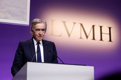 Đế chế LVMH và bí mật đằng sau khả năng tăng trưởng bất chấp suy thoái