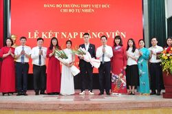 Hai học sinh THPT đầu tiên của quận Hoàn Kiếm được kết nạp Đảng