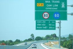 Tài xế thích thú trải nghiệm cao tốc Nha Trang - Cam Lâm ngày thông xe