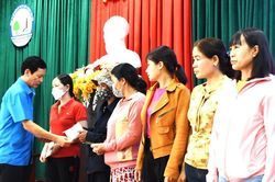 Liên đoàn lao động tỉnh Đắk Lắk hỗ trợ đoàn viên, công nhân lao động khó khăn