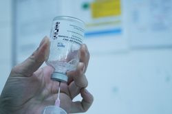 Vụ 3 anh em ở TP.HCM bị ngộ độc: Thêm một trẻ suy hô hấp phải thở máy