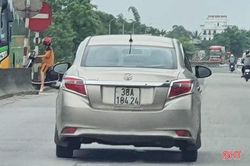 Xử phạt trường hợp dán băng dính lên biển số ôtô để né phạt nguội