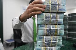 Lãi suất tiết kiệm đồng loạt lao dốc, lãi cho vay có tiếp đà giảm?