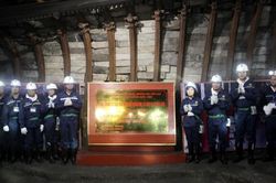 TKV: Gắn biển công trình cơ giới hóa đồng bộ hạng nhẹ lò chợ khai thác than