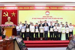 Tập đoàn Xăng dầu Việt Nam ủng hộ 1 tỷ đồng xây nhà đại đoàn kết tại tỉnh Điện Biên
