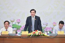 Kỳ họp thứ 5 của Quốc hội: Cho ý kiến, thông qua nhiều dự luật quan trọng và tiến hành công tác nhân sự