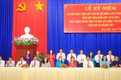 TP. Long Xuyên kỷ niệm 133 năm Ngày sinh Chủ tịch Hồ Chí Minh và trao Huy hiệu Đảng đợt 19-5