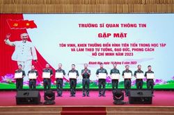 Trường Sĩ quan Thông tin: Tuyên dương 10 tập thể, 17 cá nhân điển hình tiên tiến trong học tập và làm theo tư tưởng, đạo đức, phong cách Hồ Chí Minh