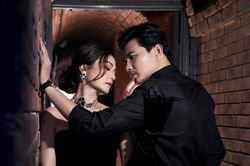 Vợ chồng anh cả 'Gia đình mình vui bất thình lình' khoe nhan sắc đỉnh cao