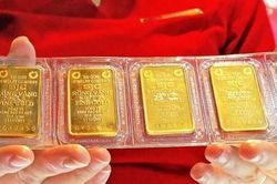 Giá vàng hôm nay 19/5: Vàng nhẫn quay đầu giảm mạnh