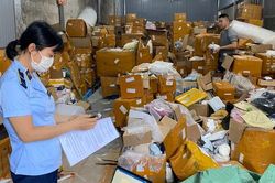 Phát hiện kho hàng lậu 'khủng' trị giá hơn 1 tỉ đồng ngay tại thủ đô