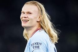 Haaland chơi điện tử sau khi vào chung kết Champions League