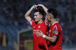 Văn Lâm bó tay trước cái duyên của Hoàng Đức