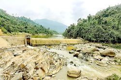 Cuộc sống đảo lộn vì thiếu điện