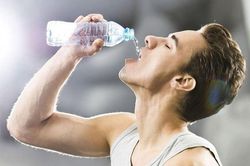 Làm thế nào để nhận biết khi cơ thể bạn đang thiếu nước?