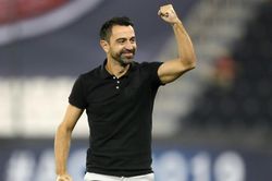Xavi hồi sinh Barcelona