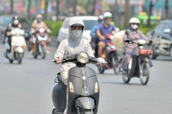 Những điều cần lưu ý khi đi xe máy dưới trời nắng nóng