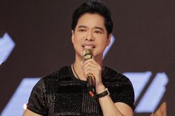 Danh ca Ngọc Sơn: 'Tôi xúc động khi từng có khán giả tặng cho ổ bánh mì'