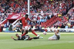 Thua sốc Nottingham Forest, Arsenal tan vỡ giấc mơ vô địch