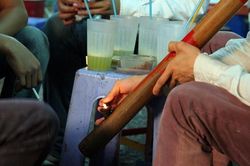 Thanh niên 17 tuổi ngừng thở sau khi hút thuốc lào
