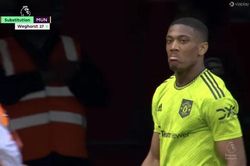 Martial tỏ thái độ khi bị thay ra sớm ở trận thắng của MU