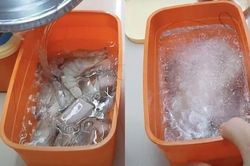 Tôm mua về đừng bỏ ngay vào tủ lạnh: Thêm thìa gia vị này để cả tháng thịt vẫn tươi ngon, chắc ngọt