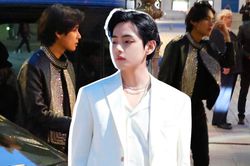 V lộ diện hậu tin đồn hẹn hò Jennie, thần thái khiến netizen nhận định: 'Biến đường phố thành sàn diễn'