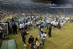 Giẫm đạp ở sân vận động El Salvador, 12 người chết, nhiều người bị thương