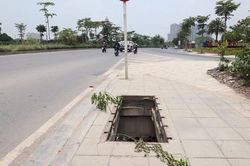 Hà Nội: Tiềm ẩn nguy cơ mất an toàn do hàng loạt hố cáp quang mất nắp