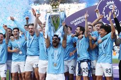 Man City bất lực với CĐV trong ngày nâng cúp vô địch