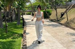 Người yêu tiền vệ HAGL khoe dáng nuột nà cùng bikini
