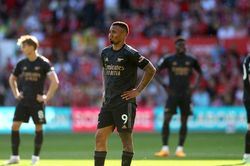 Arsenal buồn hiện tại nhưng đừng quên tương lai