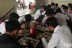 'Nhà ăn tình thương' giúp hàng nghìn học sinh nghèo ở An Giang