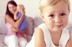 Điều gì sẽ xảy ra khi cha mẹ quan tâm con quá mức?