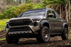 Cận cảnh Toyota Tacoma 2024 với hàng loạt công nghệ mới