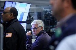 Thị trường chứng khoán thế giới ngày 22/5: S&P 500 tăng nhẹ, các cuộc đàm phán về trần nợ vẫn là tâm điểm