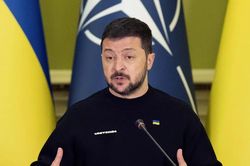 Ông Zelensky lảng tránh câu hỏi của báo giới, nói binh sĩ Ukraine còn ở Bakhmut