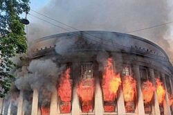'Bà hỏa' thiêu rụi tòa bưu điện lâu đời nhất Philippines