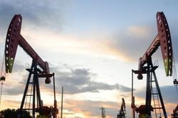 Giá dầu WTI và Brent cùng giảm