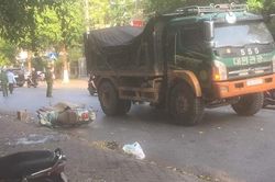 Va chạm với xe tải, người đi xe máy tử vong