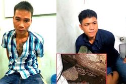 Người dân vây bắt 2 người giật dây chuyền của phụ nữ đi bộ