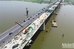 Vượt nắng nóng, hoàn thành các hạng mục thi công cầu Vĩnh Tuy 2