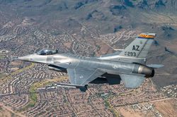 Mỹ tuyên bố ưu tiên kế hoạch chuyển F-16 cho Ukraine, khẳng định không khuyến khích Kiev làm một việc