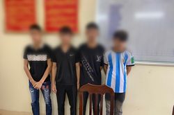 Nhóm quái xế 'bốc đầu' xe máy bị công an xử lý