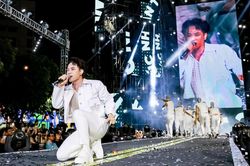 Thường xuyên bị 'giật spotlight', Trúc Nhân quyết 'trả đũa' dàn dancer nam ngay trên sân khấu?