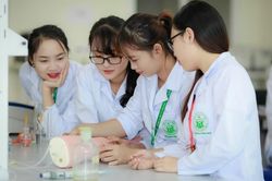 4 trường đại học xét tuyển ngành Y Dược bằng môn Văn