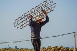 Ngày mai 24/5, nhiều nơi ở Bắc Bộ và Trung Bộ tiếp tục nắng nóng, có nơi gay gắt