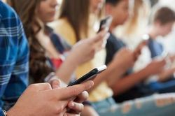 Mạng xã hội đang 'kích hoạt' cuộc khủng hoảng sức khỏe tâm lý tuổi teen