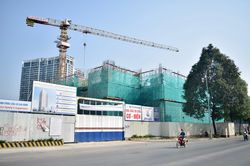 Nhiều người phải mua nhà ở xã hội bằng 'vận may'